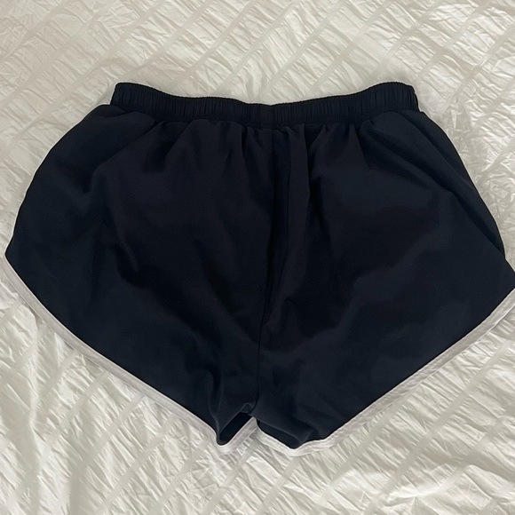 Alo yoga ivy league dolphin shorts size small - Picture 2 of 2
